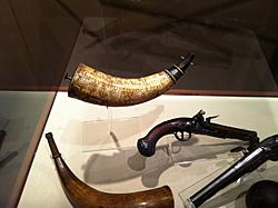 Archivo:Jonathan Gardner Powder horn 1776 at the Concord Mass Museum