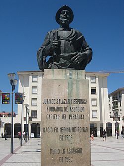 Archivo:Juan de Salazar. Monumento en Medina de Pomar
