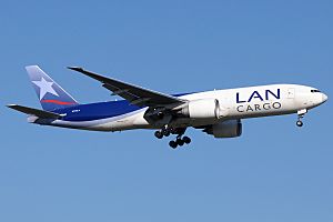 Archivo:LAN Cargo landing in Frankfurt