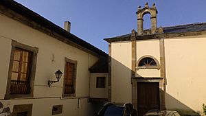 Archivo:Luarca - Capilla del Palacio del Marqués de Ferrera
