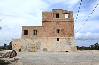 Malta - Mellieha - Triq ir-Ramla tat-Torri l-Abjad - Armier Tower 02 ies.jpg