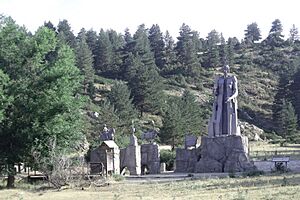 Archivo:Nacimiento del río Tajo en Frías de Albarracín 02 (cropped)