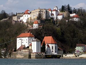 Archivo:Passau, Oberhaus, Niederhaus, St. Salvator