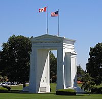 Archivo:Peace Arch, U.S.-Canada border