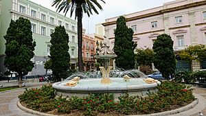 Archivo:Plaza de las Tortugas, Cadiz (Spain)