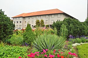 Archivo:Seminary of Christ the King, Mission BC 01 (43262156285)