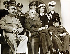 Archivo:Tehran Conference leaders Stalin, Roosevelt and Churchill at Russian Embassy in Iran, 1943 (24295403902)