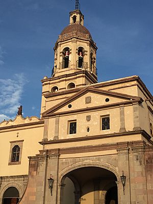 Archivo:Templo de la Santa Cruz1