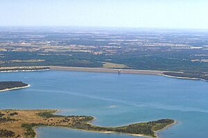 Archivo:USACE Stillhouse Hollow Lake and Dam