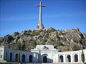 Archivo:Valle de los caidos by forcy-cruz y basilica
