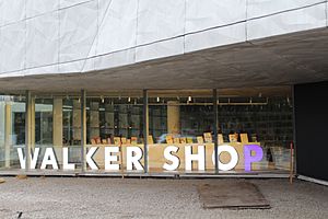 Archivo:Walker Shop-purple P