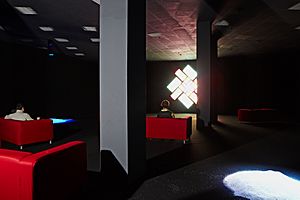 Archivo:Yota Space - Brian Eno - 77 Mln Paintings Installation