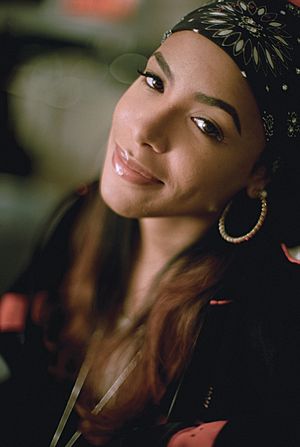 Aaliyah-02.jpg