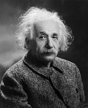 Archivo:Albert Einstein 1947