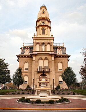 Archivo:Bellefontaine-ohio-courthouse-fountain