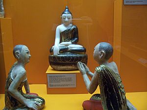 Archivo:Buddha mit Mogallana und Sariputta