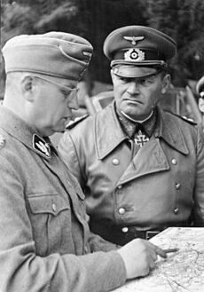 Archivo:Bundesarchiv Bild 101I-212-0212A-19, Russland, SS-Brigdeführer und Erich Hoepner