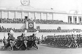 Archivo:Bundesarchiv Bild 183-C12671, Nürnberg, Reichsparteitag, RAD-Parade
