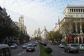 Archivo:Calle de Alcalá (Madrid) 02
