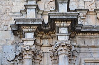 Capitells i entaulament, església de santa Àgueda de Xèrica