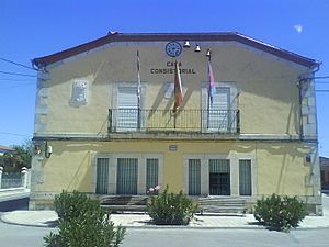 Archivo:Casa consistorial de Camporredondo (Valladolid)