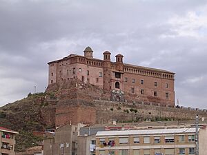 Archivo:Castiello Palazio d'o Papa Luna
