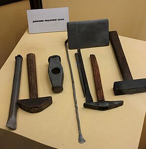 Archivo:Dijelovi zidarskog alata