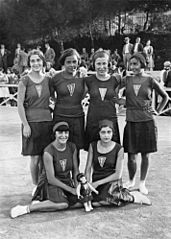 Archivo:Equip de Bàsquet de Club Femení i d'Esports de Barcelona, 1930