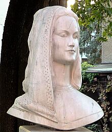 Erna Berger-Stele in Cossebaude (cropped).jpg