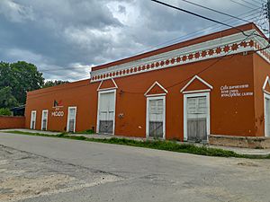 Archivo:Fábrica de ropa en Espita