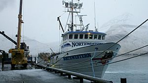 Archivo:FV Northwestern docked at the Trident shore plant in Akutan, Alaska