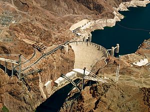 Archivo:Hoover Dam (aerial view) - 30 April 2009