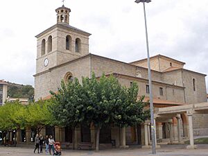 Archivo:Huarte - Iglesia de San Juan Evangelista 20