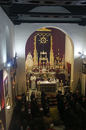 Archivo:Interior de la iglesia de San Lázaro