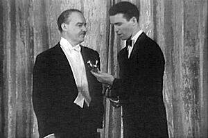 Archivo:James stewart receives academy award 1941