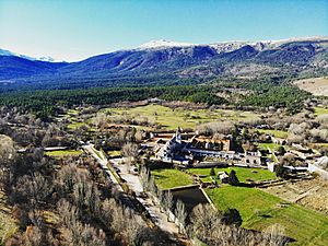 Archivo:Monasterio del Paular, Valle del Lozoya