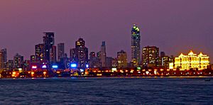 Archivo:Mumbai Skyline at Night