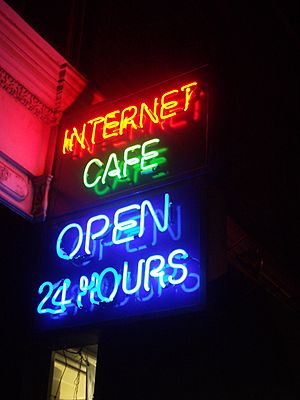 Archivo:Neon Internet Cafe open 24 hours