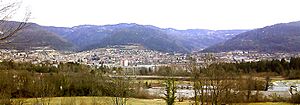 Archivo:Oyonnax Montagnes