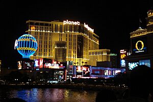 Archivo:Planet hollywood resort-night