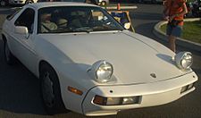 Archivo:Porsche 928 (Centropolis Laval '10)