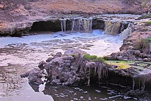 Archivo:Progreso (Santa Fe)-Arroyo Corrales-Salto-2012