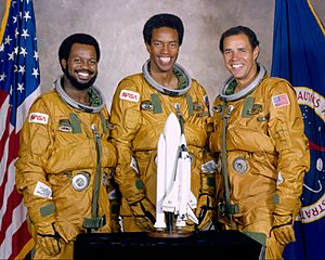 Archivo:Ronald McNair, Guion Bluford, and Fred Gregory (S79-36529, restoration)