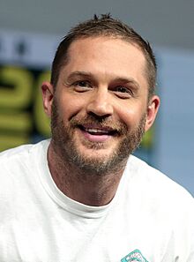 Tom Hardy by Gage Skidmore in 2018.jpg