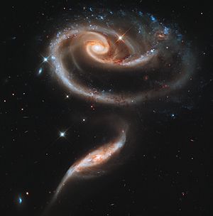 Archivo:UGC 1810 and UGC 1813 in Arp 273 (captured by the Hubble Space Telescope)