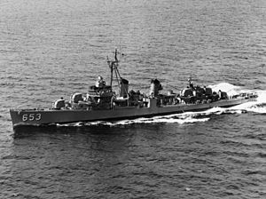 Archivo:USS Knapp (DD-653) underway at sea on 15 May 1955 (80-G-668342)