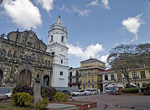 Archivo:Vista Plaza Catedral con la catedral al fondo