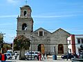 Vista del frontis, con una de las puertas abierta