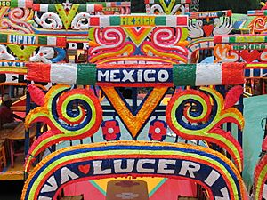 Archivo:Xochimilco colorful boats