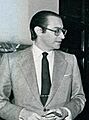 (Lamo) Leopoldo Calvo Sotelo junto con varios miembros de su gabinete y el diputado José María de Areilza en los pasillos del Congreso de los Diputados (cropped)